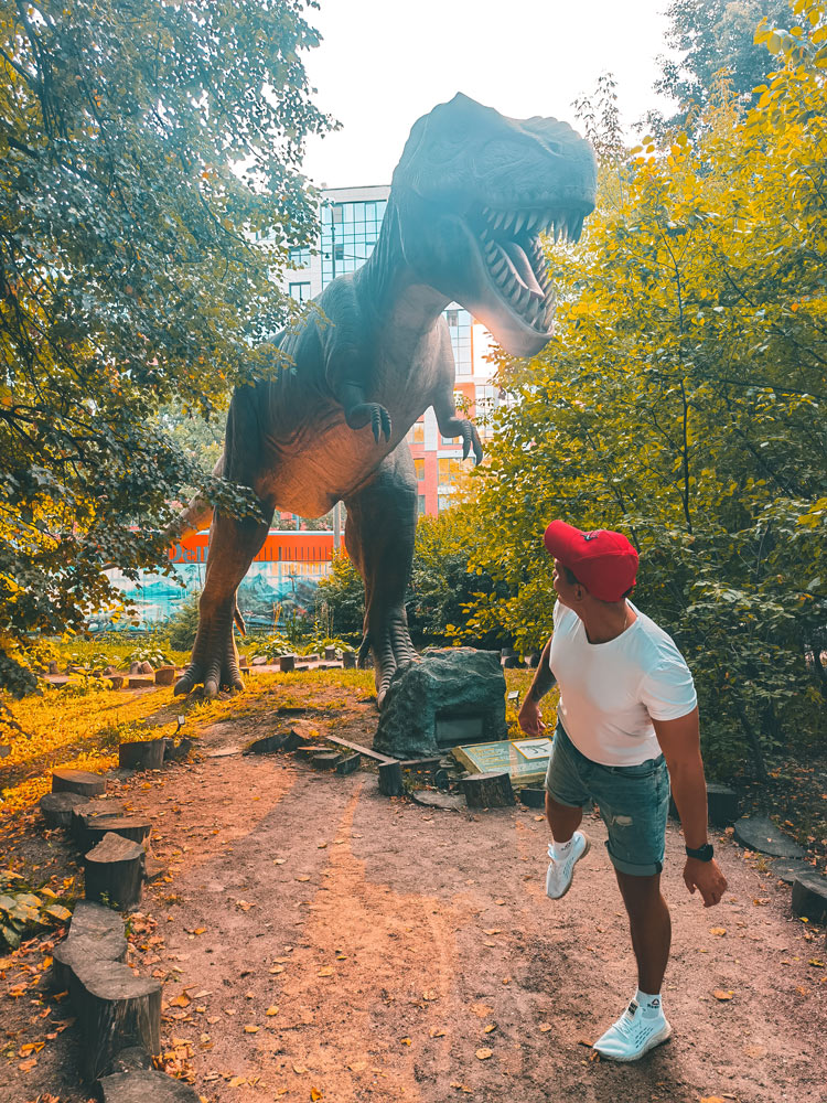 Убегаю от Тиранозавра